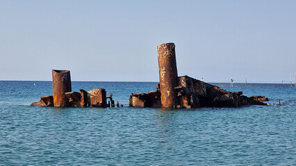 Naklejka premium Greek Beach shipwreck 