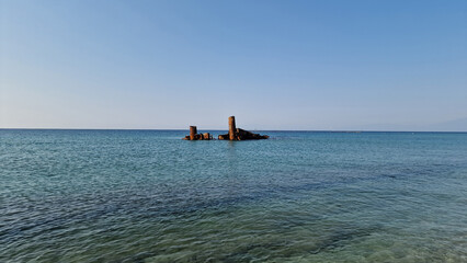 Naklejka premium Greek Beach shipwreck 