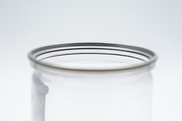 Clip for opening cans of food and drinks