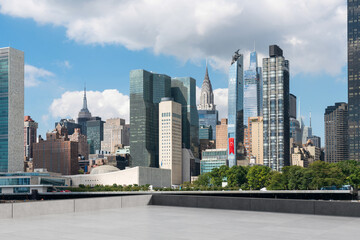 Obraz premium New York City skyline with skyscrapers and terrace view.