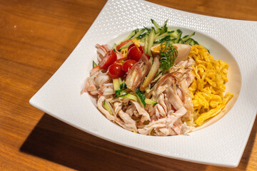 具沢山の冷やし中華