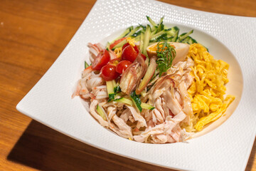 具沢山の冷やし中華