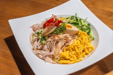 具沢山の冷やし中華