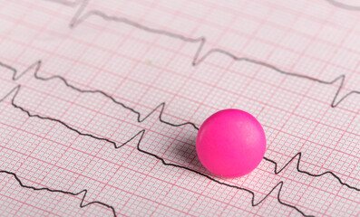 one medical colored tablet for heart pain