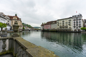 Obraz premium Beau lac et autour au centre Lucerne en Suisse