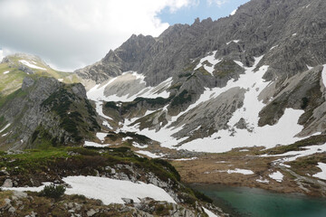 Obraz premium The mountain lake near Franz Luitpold house, the Bavarian Alps, Germany 
