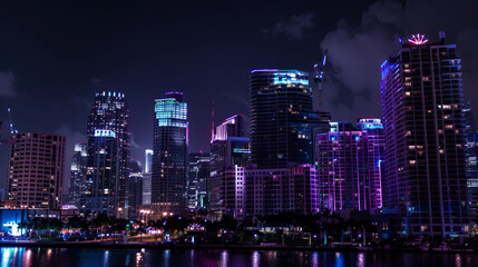 Obraz premium City Skyline at Sunset with Dramatic Clouds