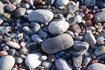 Kiesel an einem Strand