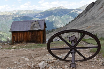 Obraz premium Mining Structure on a Hillside