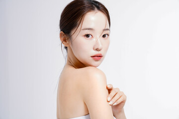 美しい若い女性の美容ポートレート