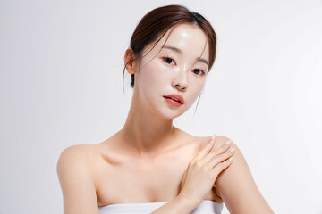 美しい若い女性の美容ポートレート