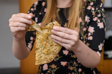 Indyjski chlebek naan z bliska