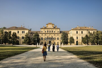 parma, italien - parco ducale am palazzo del giardino