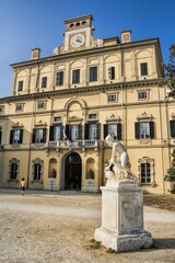 parma, italien - statue vor dem palazzo ducale