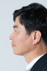 Obraz premium 50代男性のポートレート,横顔