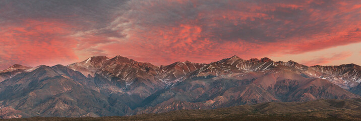 Naklejka premium Mountains on sunrise