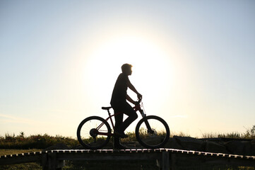 Obraz premium silhouette of a cyclist