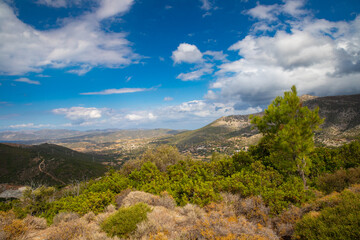 Wakacje i relaks nad morzem w Grecji, piękna linia wybrzeża, egzotyczny krajobraz, niebieskie niebo, klimat śródziemnomorski, wyspa Eubea, Grecja  © anettastar