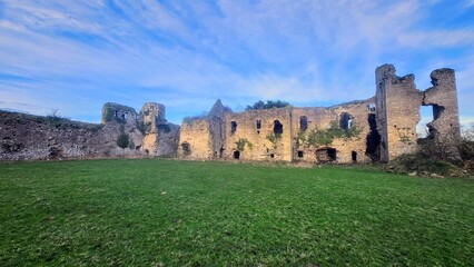 Fototapeta premium Old castle ruins in Ireland