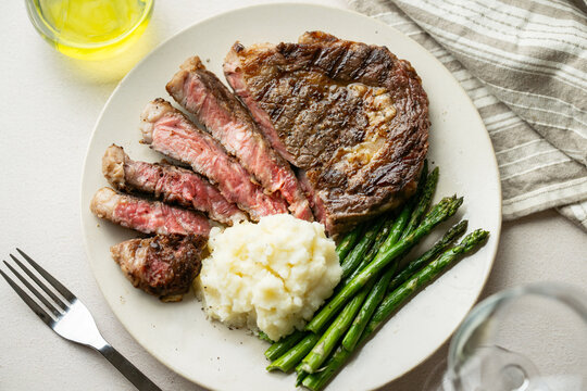 ribeye steak with asparagus and mushed potato