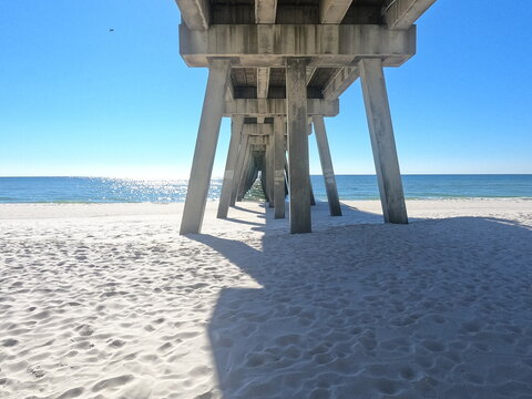 Fototapeta pier on the beach