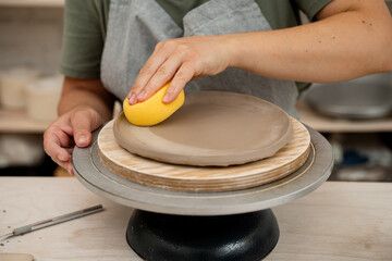 Using sponge for pottery class. Absorbing sponge to get rid of excess moisture. Applying more...