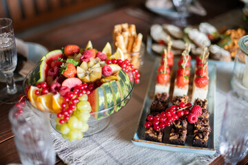 Obst und Dessert Buffet