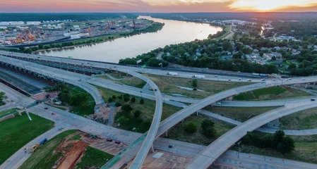Fototapete Route 66 Route 66 and intersate freeway over the Arkansas River, Tulsa, Oklahoma, United States.  © Zenstratus
