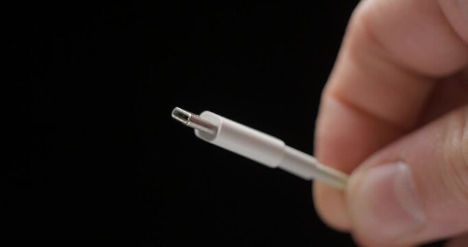 USB-C connexion cable macro rotating slow motion