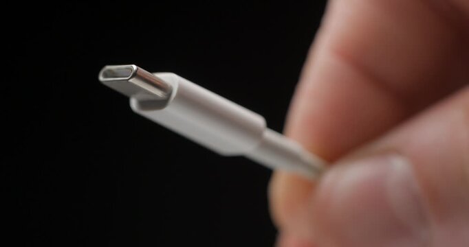 USB-C connexion cable macro rotating slow motion