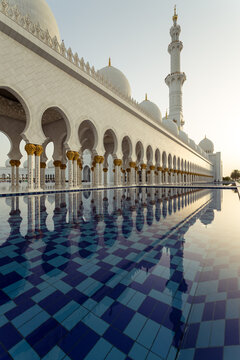 Sheikh Zayed Grand Mosque at sunset, Abu Dhabi, UAE