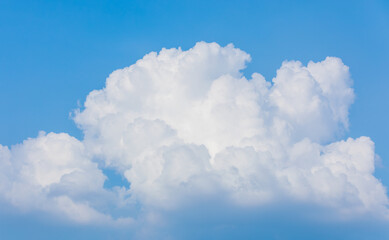 Blue sky on a sunny day. white cumulus clouds