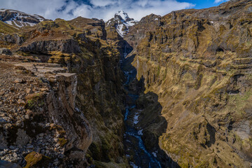 Landschaft mit Wasserfall auf Island