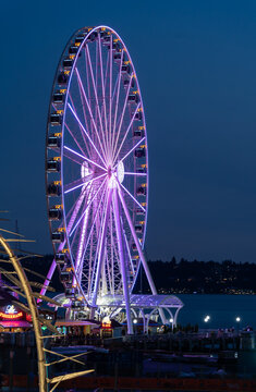 Seattle pier ferris wheel at night
