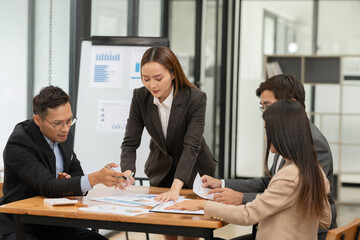 Business group Talk and consult to find solutions to work problems in the company.