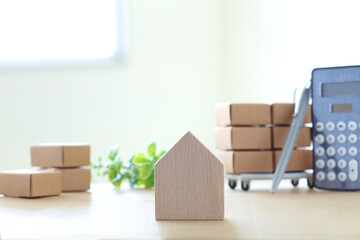 家の模型や段ボールのミニチュアを使った引っ越しの見積もりイメージ