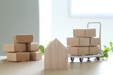 家の模型や段ボールのミニチュアを使った引っ越しの見積もりイメージ