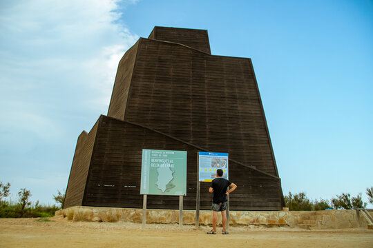Tourist visiting the Ziggurat lookout point