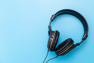 青背景にヘッドホン