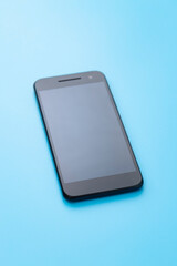青背景にスマホ