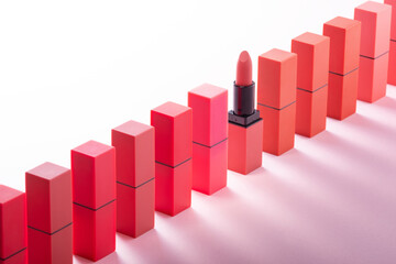 도미노처럼 줄지어 서있는 립스틱.