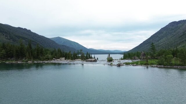 Communicating mountain lakes, Multinsky mountain lakes in the Altai Mountains, one lake flows into another