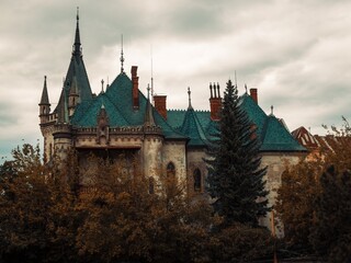 Obraz premium The beautiful Jakab palace on a cloudy day.