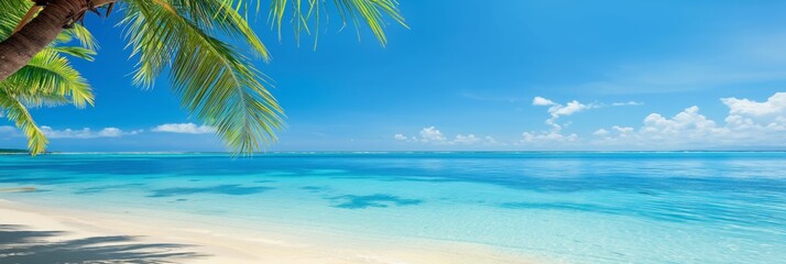 Obraz premium A stunning tropical beach with overhanging palm leaves and clear blue water under a sunny sky, evoking a sense of paradise and tranquility.