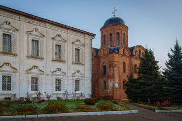 Obraz premium Church of Peter and Paul on Gorodyanka (Petropavlovskaya) on an autumn morning, Smolensk, Russia