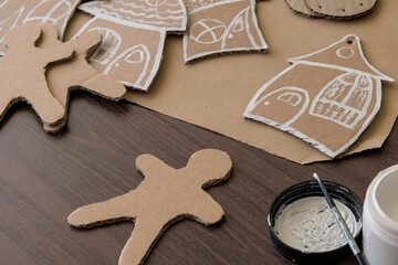 Preparing Christmas decorations at home