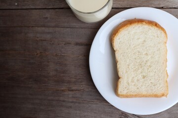 Breakfast of sliced bread and milk