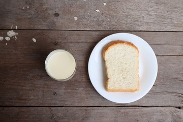 Breakfast of sliced bread and milk