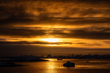 Sunset in Antarctica. Golden hours © Oleksandr Matsibura