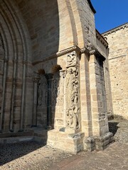 entrée de l'Abbaye Saint-Pierre de Beaulieu-sur-Dordogne